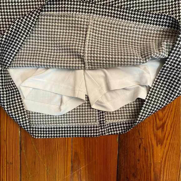 IZOD Golf Skort Size 8 Houndstooth Black and Stretch Performance Golf Tennis - Picture 7 of 9